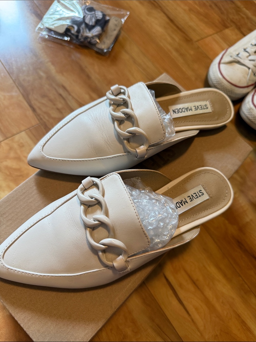 Steve Madden levity leather mule flat cream